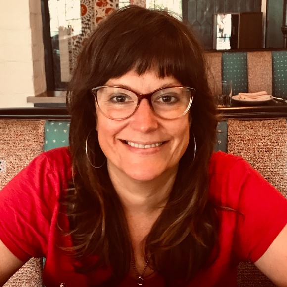 Meet the Posher Other - About me + my closet ❤️